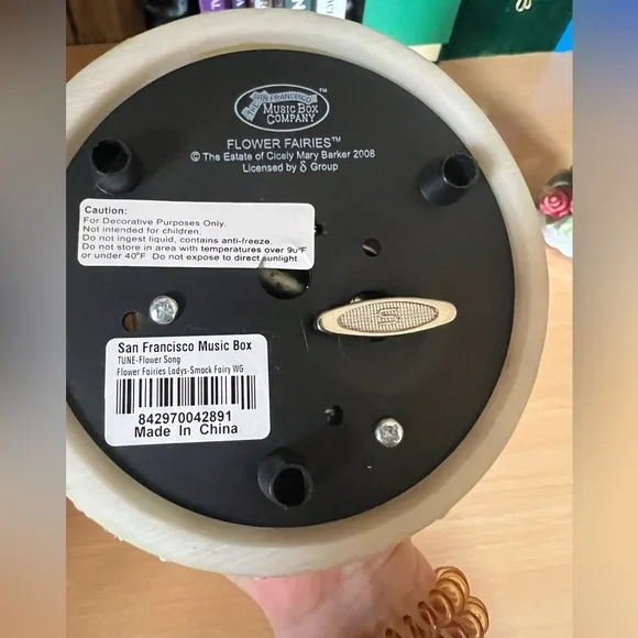 Flower Fairy Snow Globe w/ music box - Picture 4 of 4